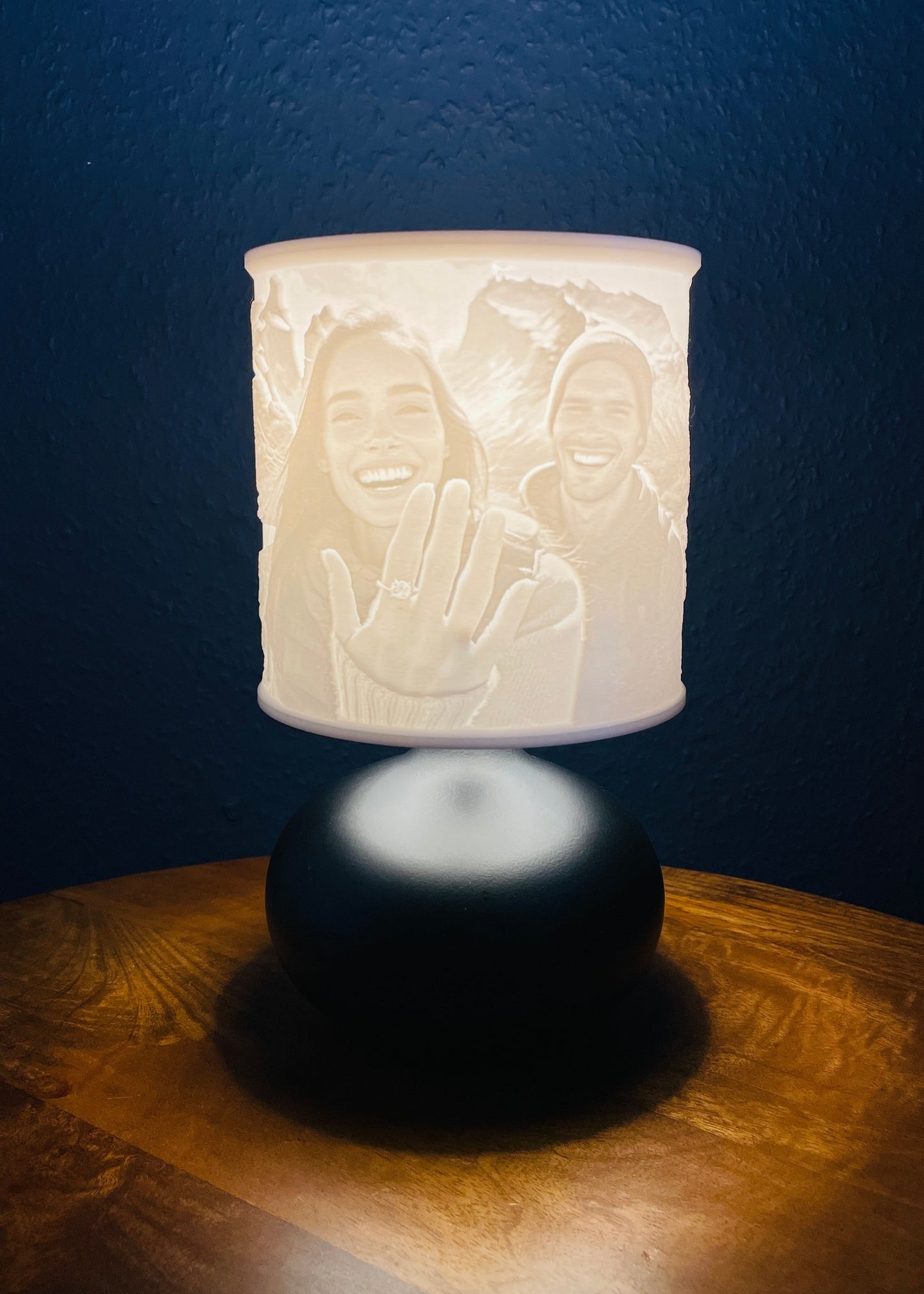 Personalisierte 3D-Relief Tischlampe - Keramikfuß